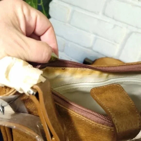 NEW Front Lock Detail Tan Shoulder Bag - Picture 3 of 10